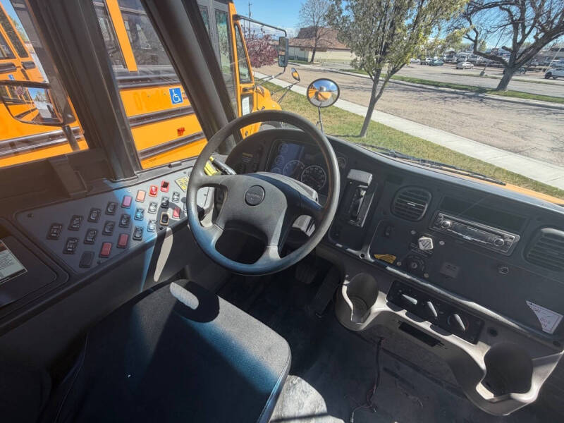 2009 Freightliner B2 Chassis