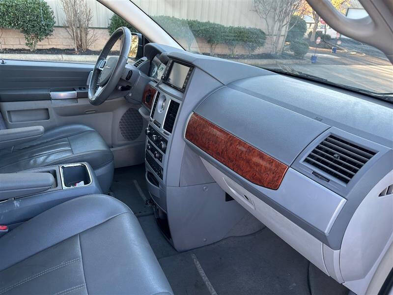 2008 Chrysler Town and Country Touring