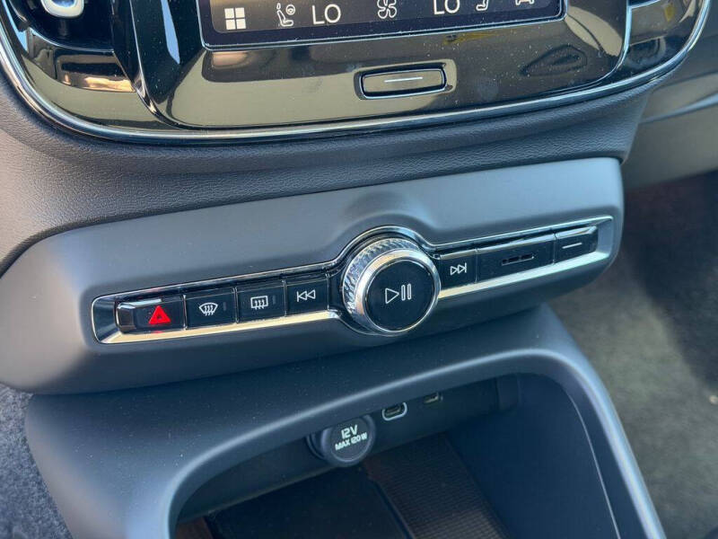 2026 Volvo XC40 B5 Core