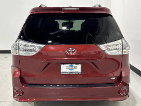 2017 Toyota Sienna SE Premium 8-Passenger