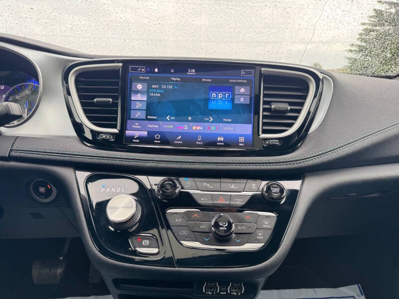 2021 Chrysler Pacifica Touring L