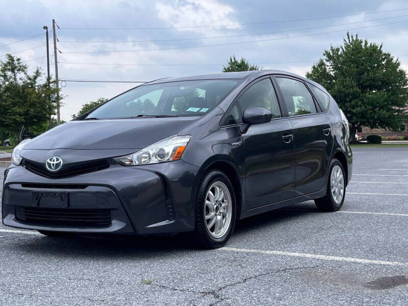 2016 Toyota Prius v Two