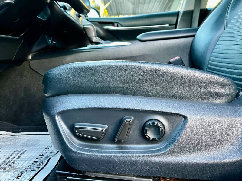 2019 Toyota Camry SE