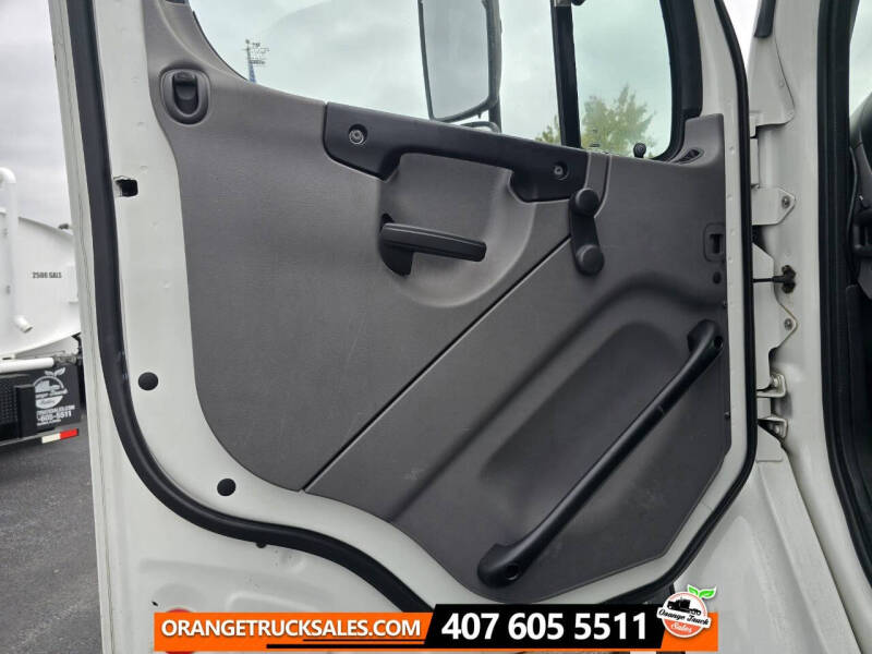 2016 Freightliner M2 106