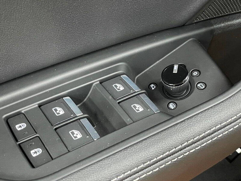 2021 Audi e-tron quattro Premium