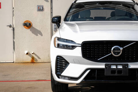 2023 Volvo XC60 B5 Ultimate Dark Theme