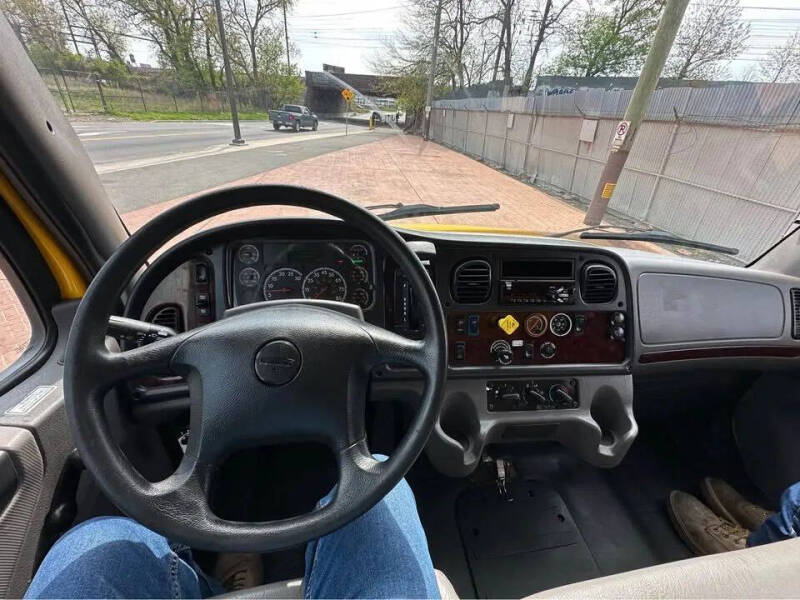 2019 Freightliner M2 106