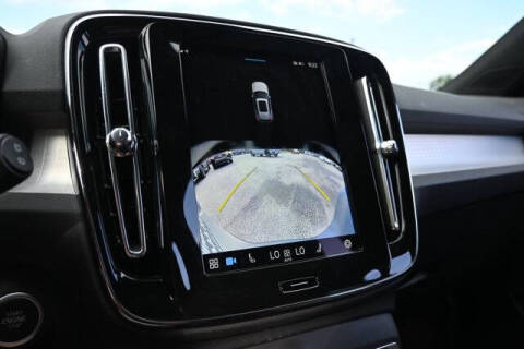 2025 Volvo XC40 B5 Core Bright Theme