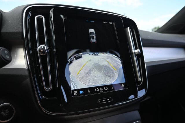 2025 Volvo XC40 B5 Core Bright Theme