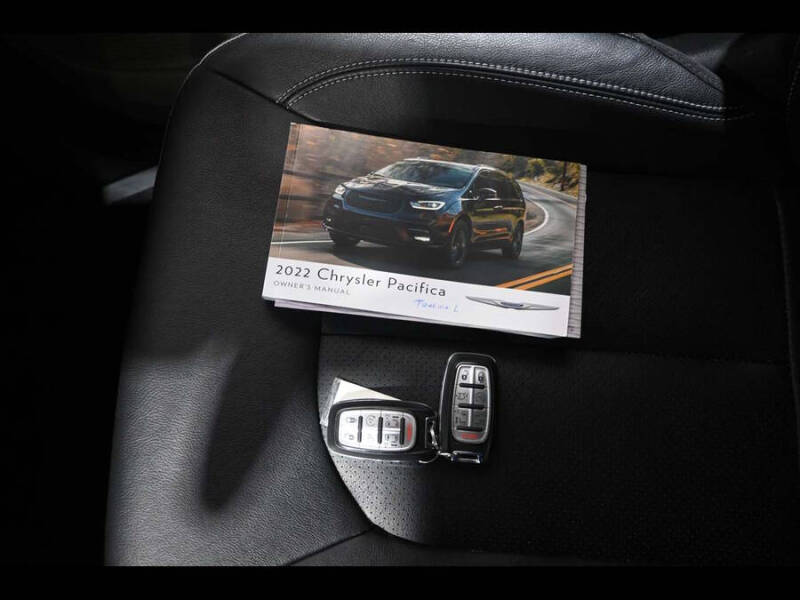 2022 Chrysler Pacifica Touring L