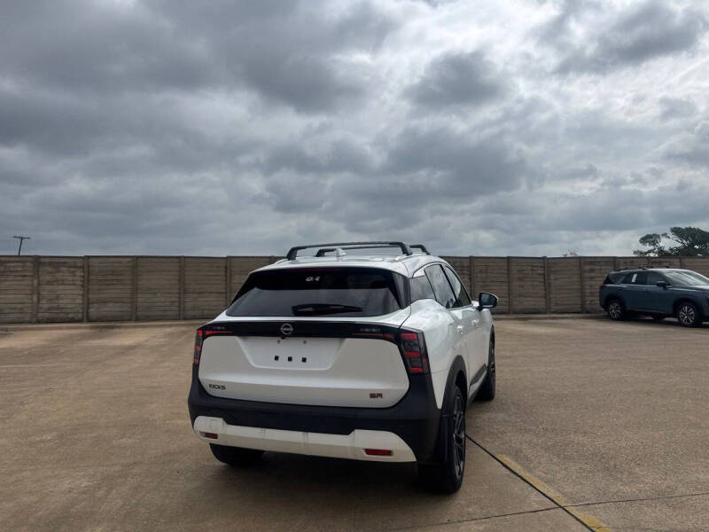 2025 Nissan Kicks SR