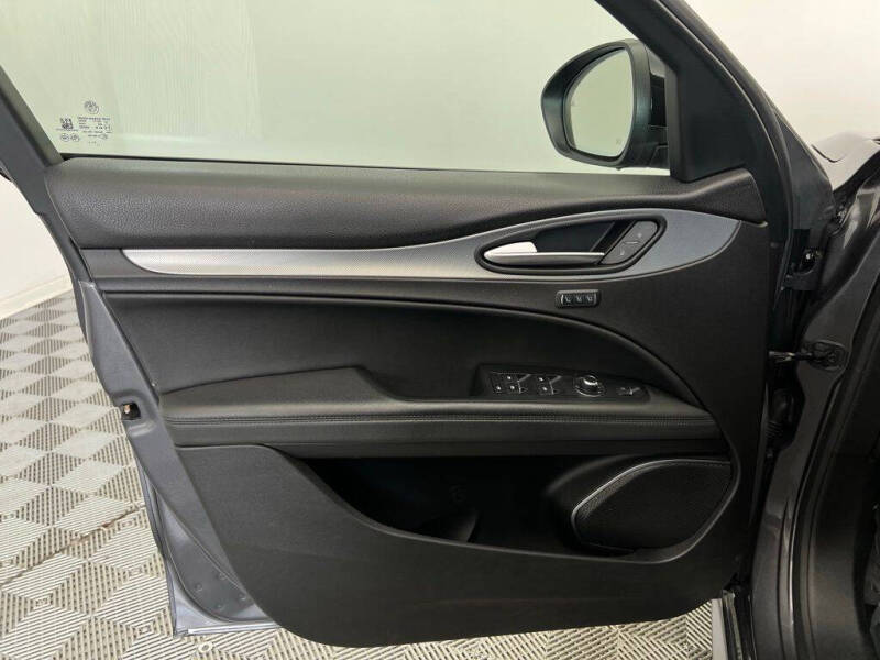 2022 Alfa Romeo Stelvio Veloce