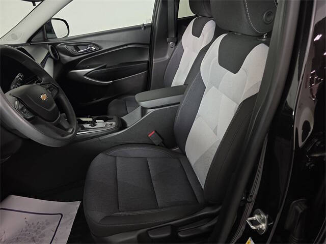 2025 Chevrolet Trax LS