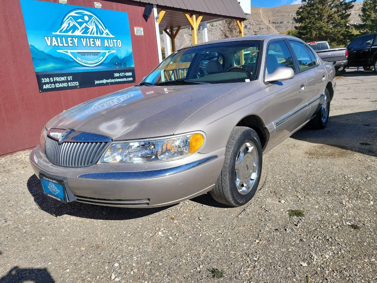 Tan 2001 Lincoln Continental Base 4dr Sedan 2