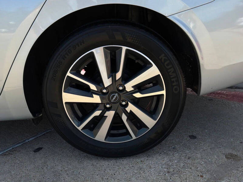 2025 Nissan Versa SV
