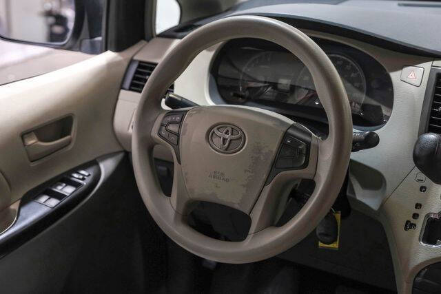 2011 Toyota Sienna LE 8-Passenger