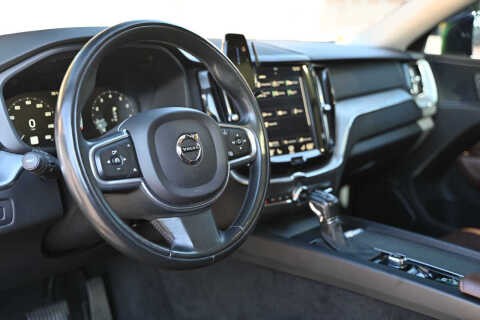 2018 Volvo XC60 T6 Momentum