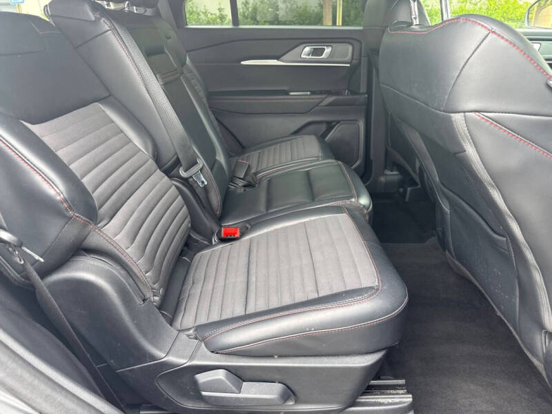 2025 Ford Explorer ST-Line