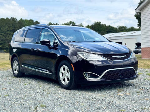 2017 Chrysler Pacifica Touring-L Plus