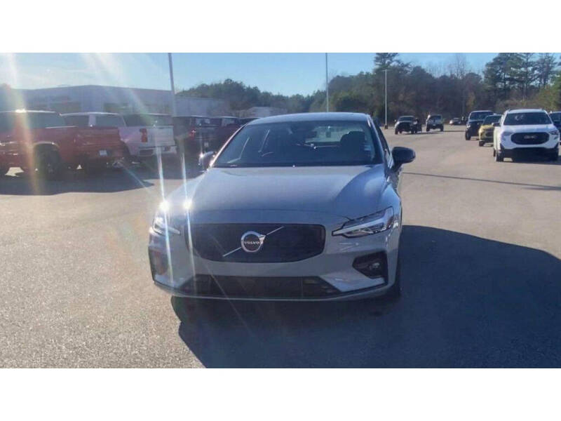 2024 Volvo S60 B5 Core Dark Theme