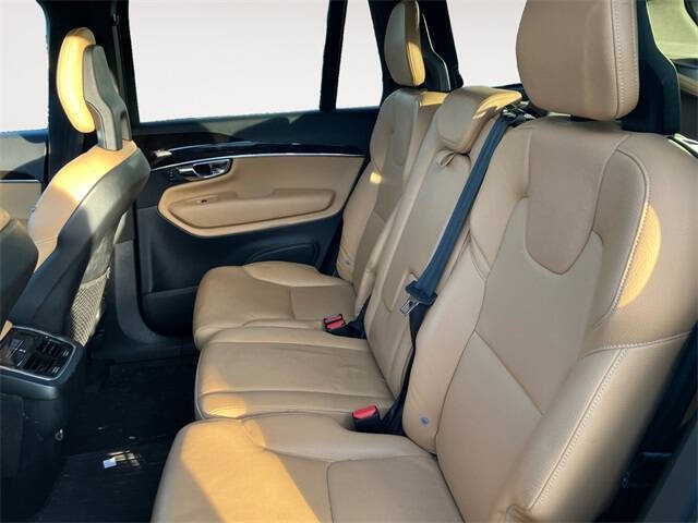 2016 Volvo XC90 T6 Momentum