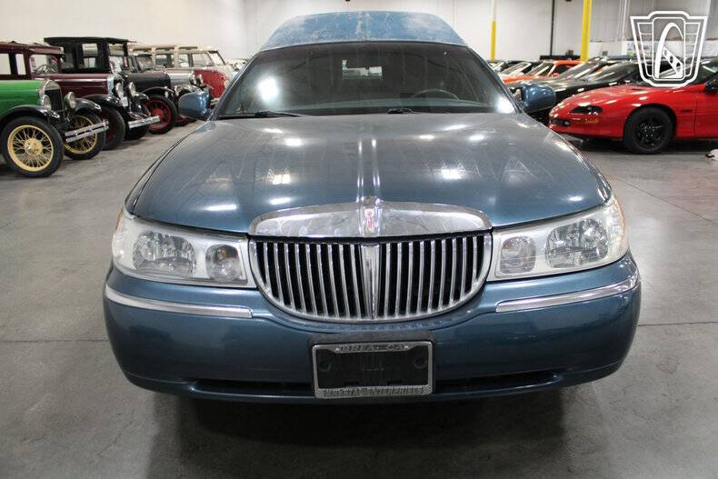 2001 Lincoln Town Car Executive