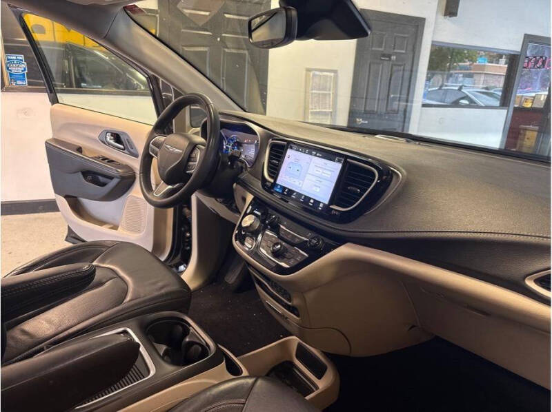 2022 Chrysler Pacifica Hybrid Touring L