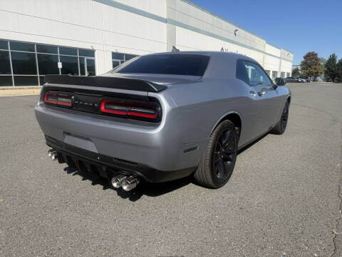 2016 Dodge Challenger SXT Plus