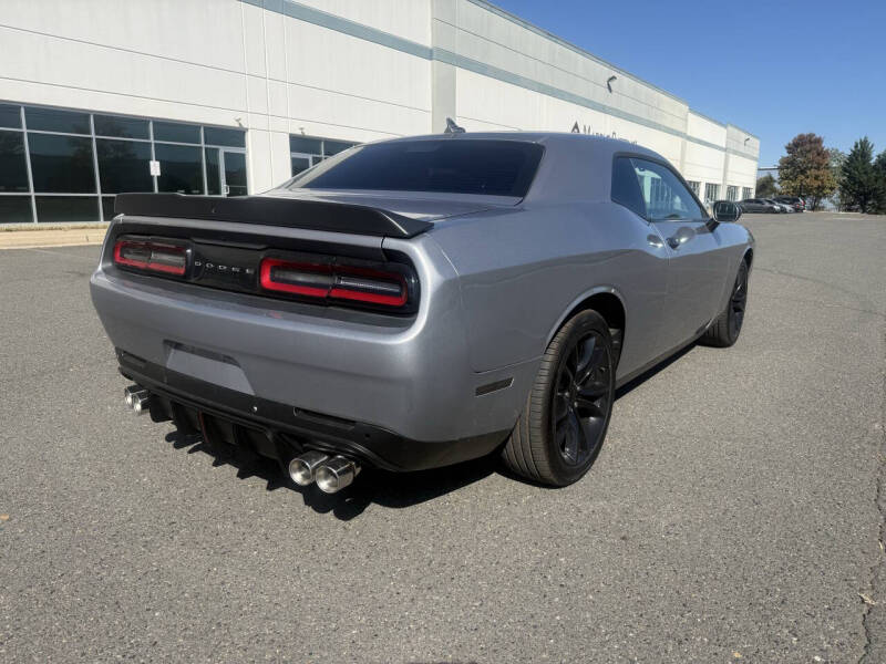 2016 Dodge Challenger SXT Plus