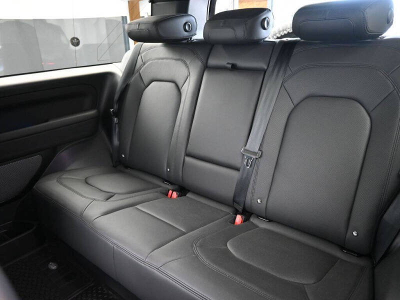 2023 Land Rover Defender 90 V8