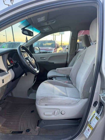 2015 Toyota Sienna LE 8-Passenger