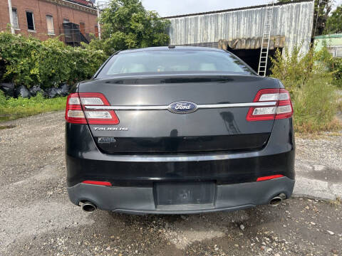 2013 Ford Taurus SE