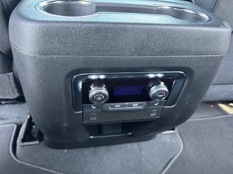 2025 GMC Yukon Elevation