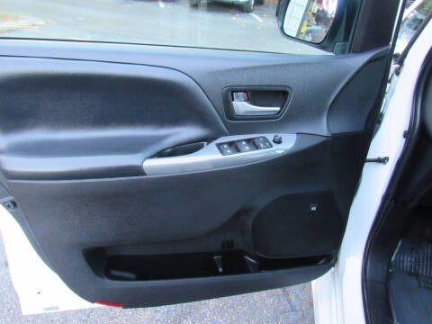 2019 Toyota Sienna SE Premium 8-Passenger