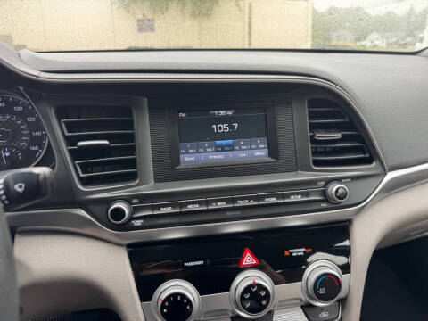 2019 Hyundai Elantra SE