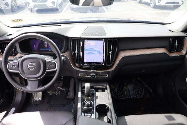 2022 Volvo XC60 B5 Momentum