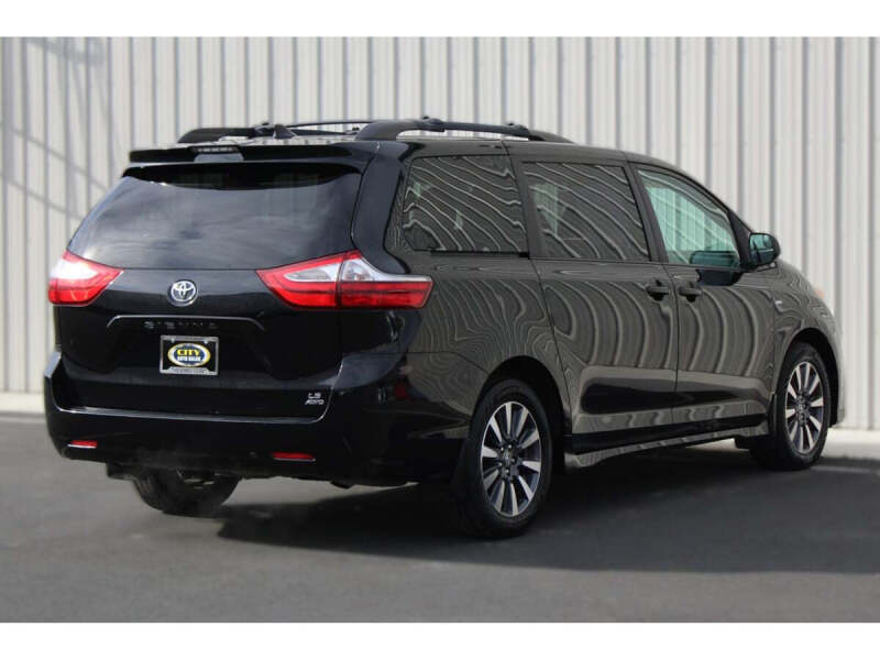 2018 Toyota Sienna LE 7-Passenger