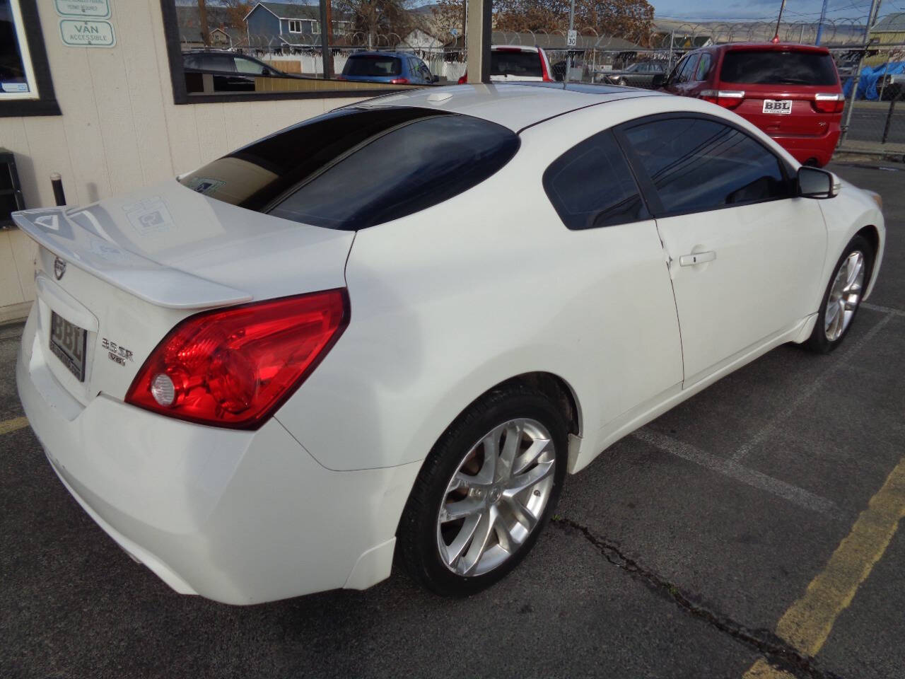 White 2012 Nissan Altima 3.5 SR 3.5 SR 2dr Coupe CVT 2
