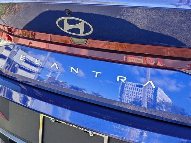 2025 Hyundai Elantra SE