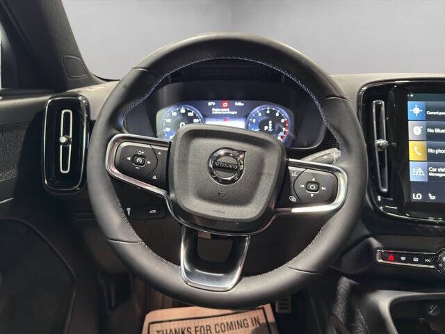 2022 Volvo XC40 T5 R-Design