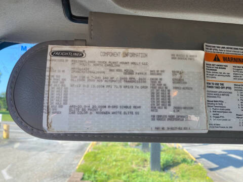 2009 Freightliner M2 106