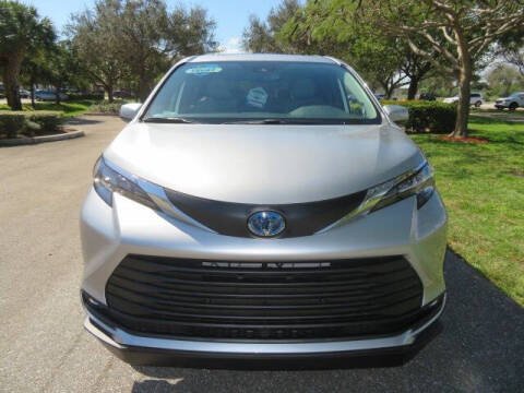 2025 Toyota Sienna XLE 8-Passenger