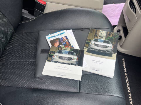 2014 Chrysler Town and Country Touring-L