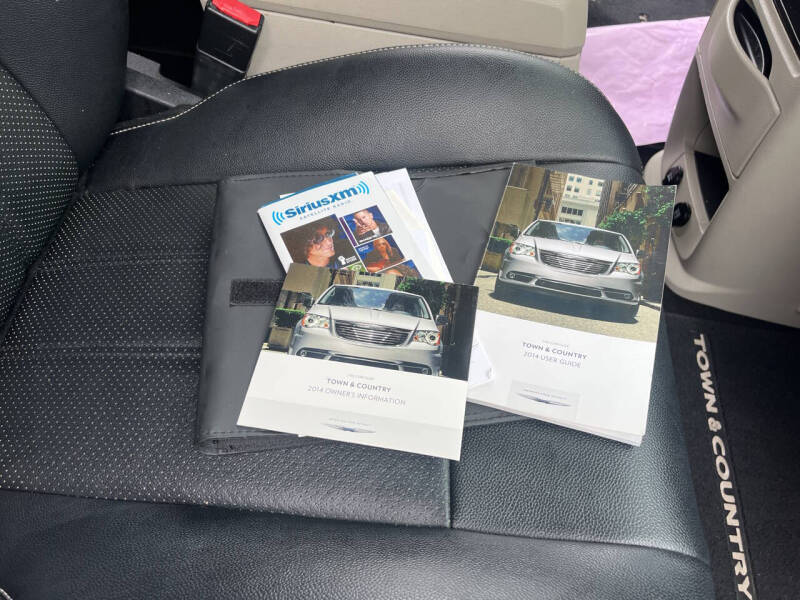 2014 Chrysler Town and Country Touring-L