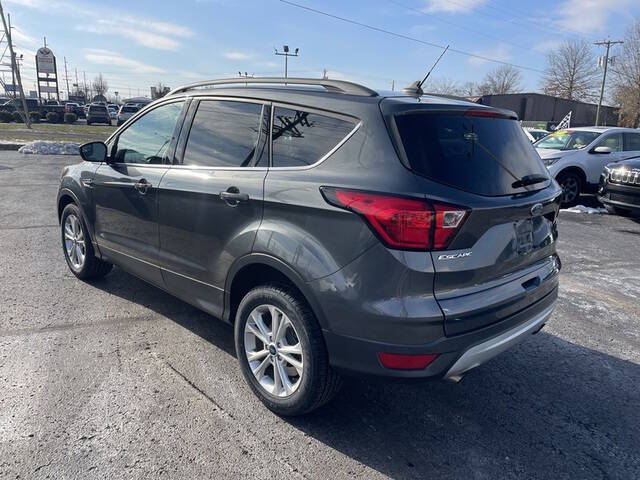 2019 Ford Escape SEL photo 3