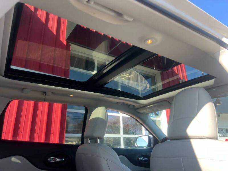 2019 Jeep Cherokee Overland