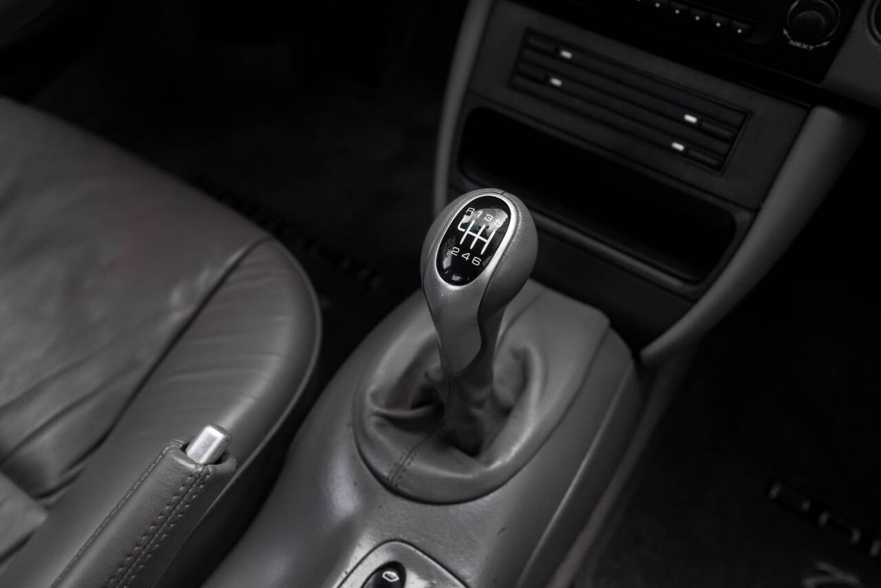 2003 Porsche 911 30