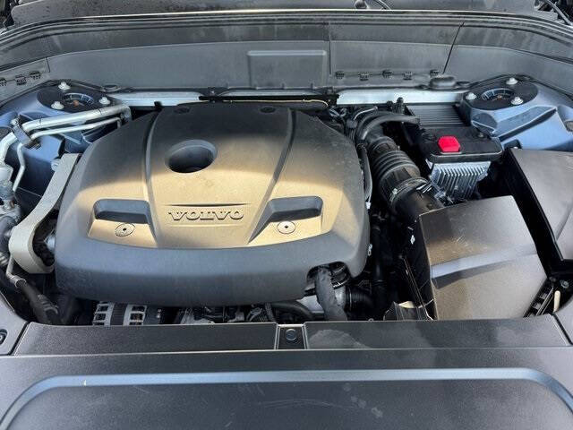 2022 Volvo XC90 T6 Momentum 7-Passenger