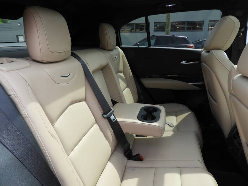 2025 Cadillac XT4 Premium Luxury