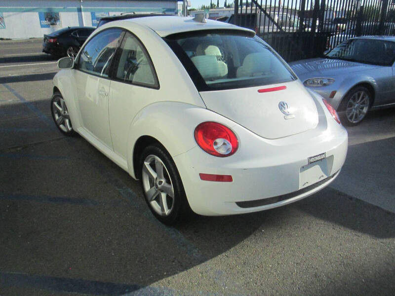 2008 Volkswagen New Beetle Triple White PZEV